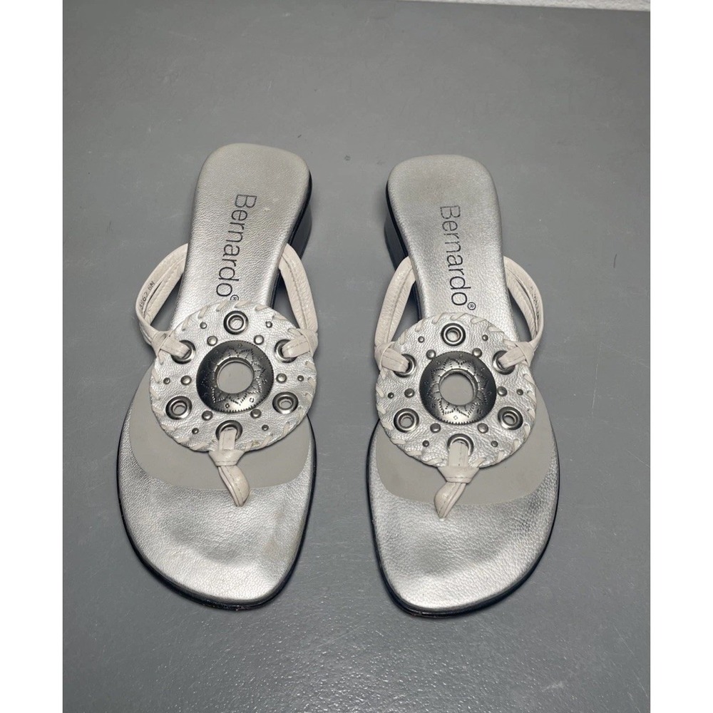 Bernardo Leather Thong Sandals Size 6M
